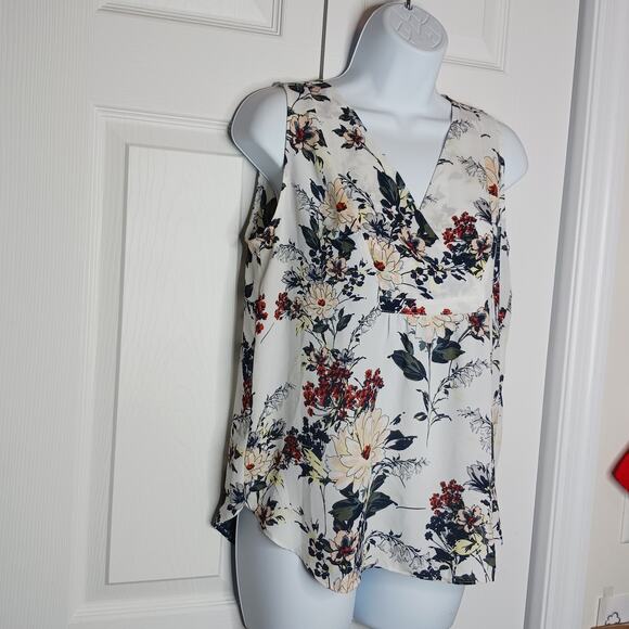 Loft Petites Sleeveless Floral Blouse NWOT - Picture 3 of 10